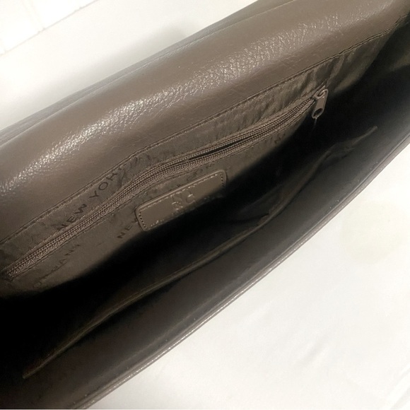 New York & Co Faux Leather Large Brown Clutch, Credit Card Slots & Can Hold IPad - Picture 4 of 12